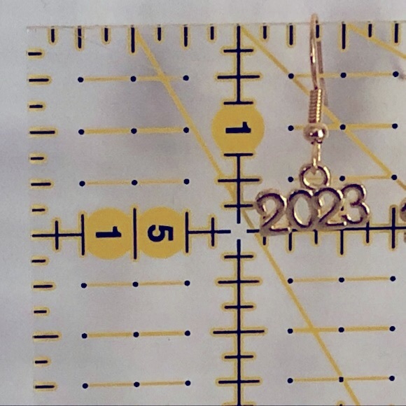 New 2023 Prom Graduation Grad New Year’s Eve Earrings - Picture 4 of 4